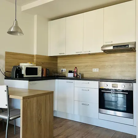 Happy Blue Downtown Center * ברטיסלאבה